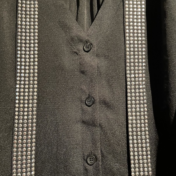 Michael Kors sleeveless button up blouse. - Picture 3 of 4